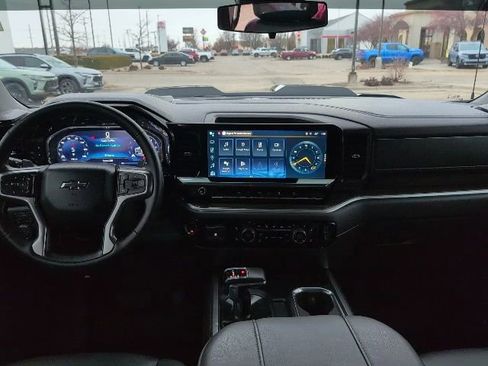 Used 2025 Chevrolet Silverado 1500 LT Trail Boss w/ Convenience Package II image 3