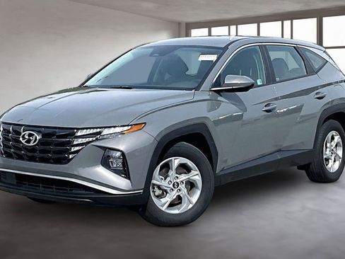Used 2024 Hyundai Tucson SE FWD image 2