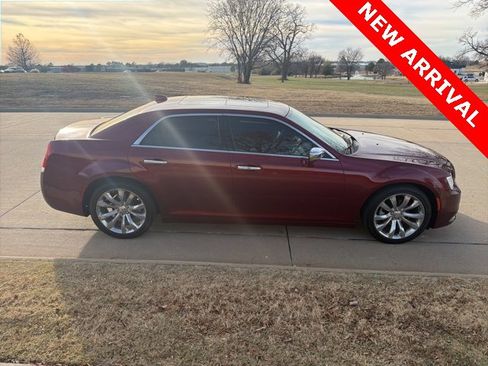 Used 2019 Chrysler 300 Limited image 2