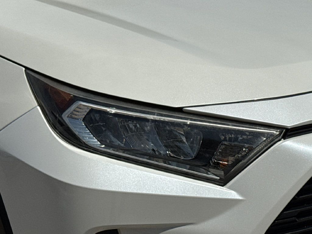 Used 2021 Toyota RAV4 XLE Premium FWD image 4