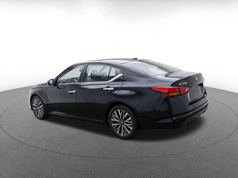 Used 2025 Nissan Altima 2.5 SV FWD image 7