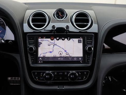Used 2017 Bentley Bentayga image 52