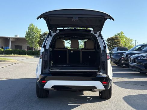 New 2026 Land Rover Discovery Dynamic SE AWD/4WD image 12