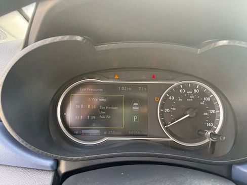 Used 2024 Nissan Versa SV w/ Trunk Package image 33