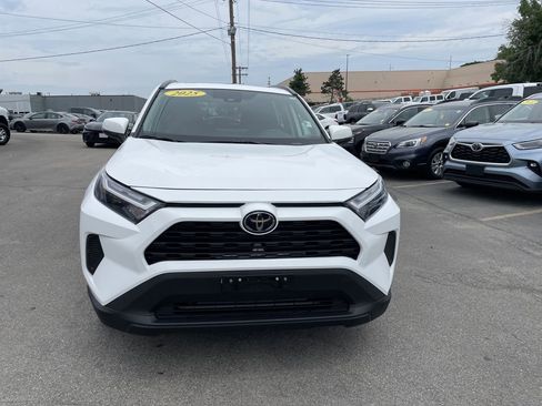 Used 2025 Toyota RAV4 XLE w/ Convenience Package AWD/4WD image 5