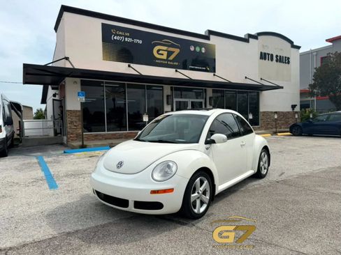 Used 2008 Volkswagen Beetle SE FWD image 1
