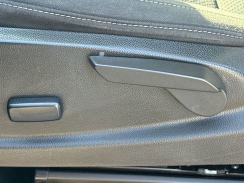 Used 2022 Chevrolet Colorado LT w/ Fleet Safety Package image 21