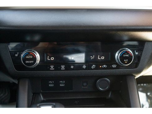 Used 2025 Mitsubishi Outlander AWD image 17