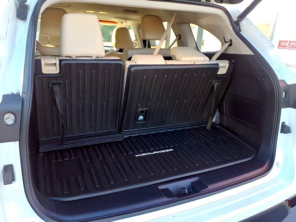 Used 2023 Toyota Highlander XLE FWD image 10