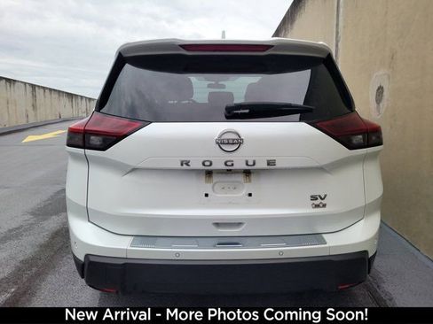Certified 2024 Nissan Rogue SV w/ SV Premium Package FWD image 4