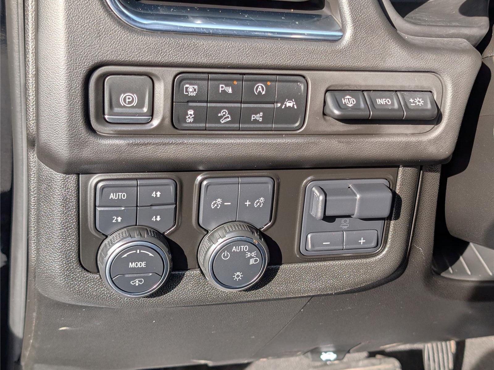 Used 2023 Chevrolet Suburban High Country w/ Advanced Technology Package AWD/4WD image 27