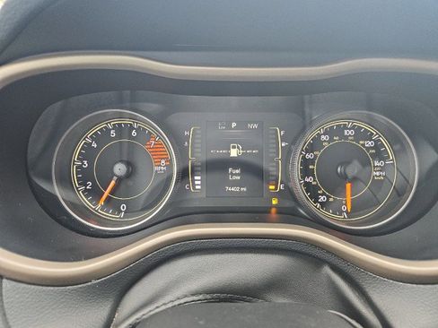 Used 2016 Jeep Cherokee Latitude w/ Cold Weather Group image 22