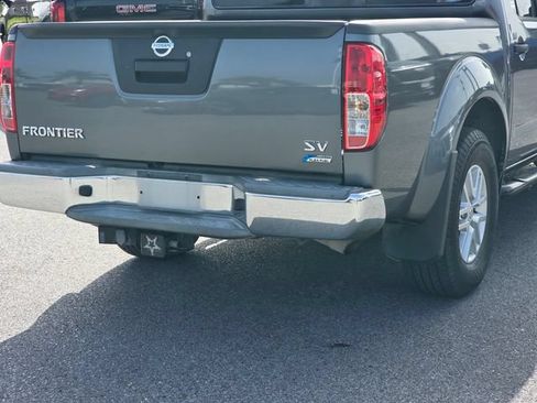 Used 2017 Nissan Frontier SV RWD image 5