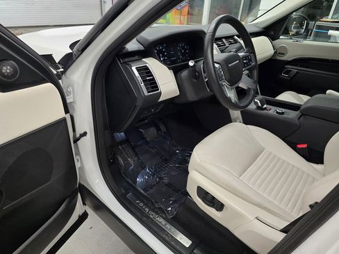 Used 2025 Land Rover Discovery S image 16