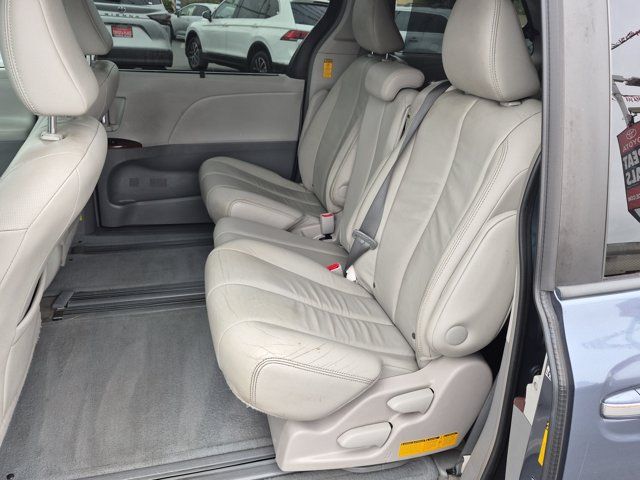 Used 2014 Toyota Sienna XLE FWD image 14