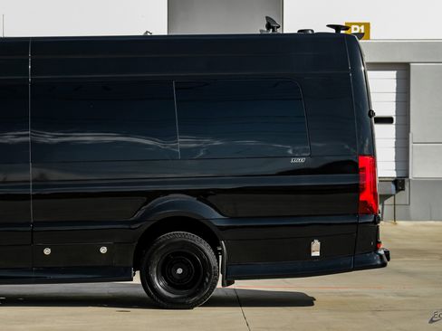 Used 2024 Mercedes-Benz Sprinter 3500 image 7