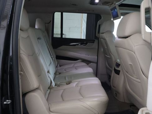 Used 2018 Cadillac Escalade ESV Luxury AWD/4WD image 13