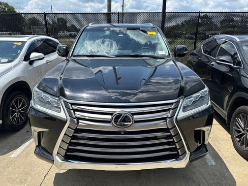 Used 2017 Lexus LX 570 4WD w/ Luxury Package image 3
