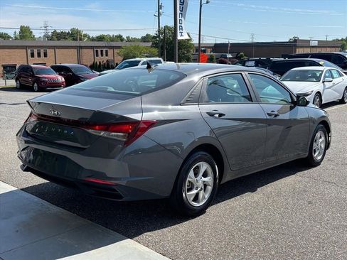 Used 2023 Hyundai Elantra SE w/ Preferred Accessory Package FWD image 26