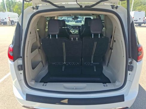 Used 2022 Chrysler Pacifica Touring-L FWD image 29