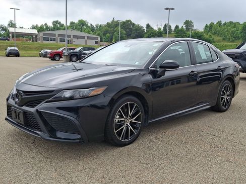 Used 2024 Toyota Camry SE FWD image 3