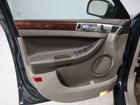 Used 2007 Chrysler Pacifica Touring image 12