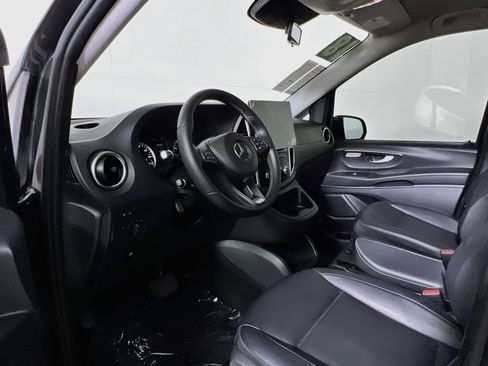 Used 2018 Mercedes-Benz Metris Passenger image 28