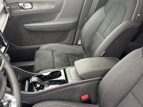 Certified 2024 Volvo C40 P8 Recharge Ultimate w/ Protection Package Premier image 20