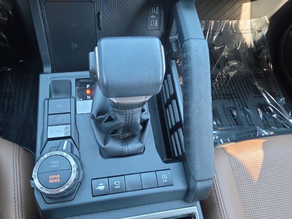 Used 2025 Toyota 4Runner Limited w/ Tow Technology Package AWD/4WD image 21