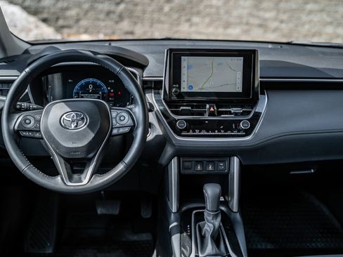 Used 2023 Toyota Corolla Cross XLE w/ Convenience Package image 25