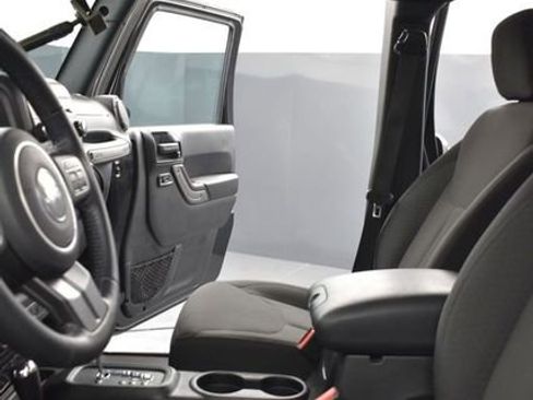 Used 2018 Jeep Wrangler Unlimited Sport S image 10