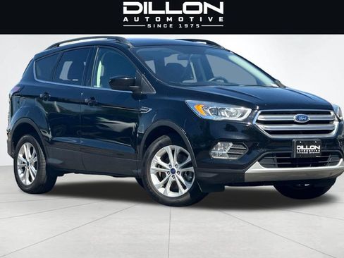 Used 2017 Ford Escape SE w/ Equipment Group 201A AWD/4WD image 2