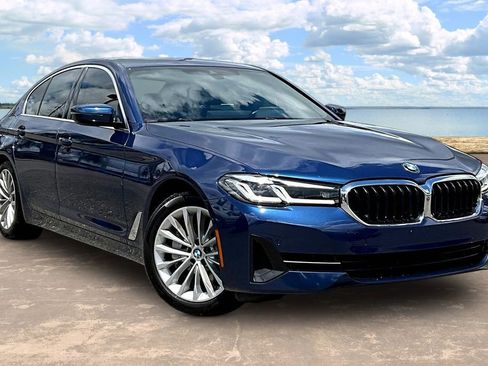 Used 2021 BMW 530i w/ Premium Package RWD image 3
