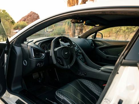 Used 2015 Aston Martin Vanquish Coupe image 29