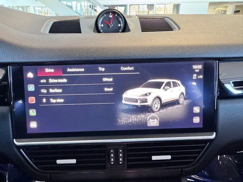 Used 2023 Porsche Cayenne Platinum Edition image 50