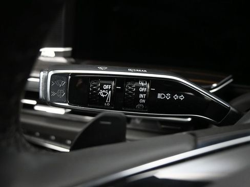 Used 2025 Cadillac Escalade ESV Premium Luxury image 22