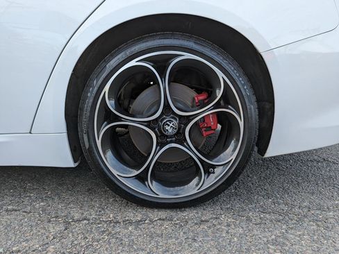 Used 2022 Alfa Romeo Giulia Veloce image 44