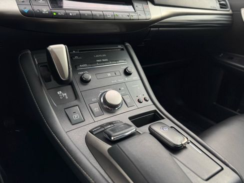 Used 2015 Lexus CT 200h w/ Navigation Package FWD image 29