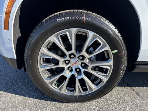 New 2026 GMC Yukon XL Denali w/ Sun & Power Step Package AWD/4WD image 13