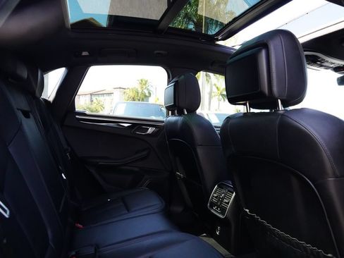 Used 2024 Porsche Macan AWD/4WD image 19