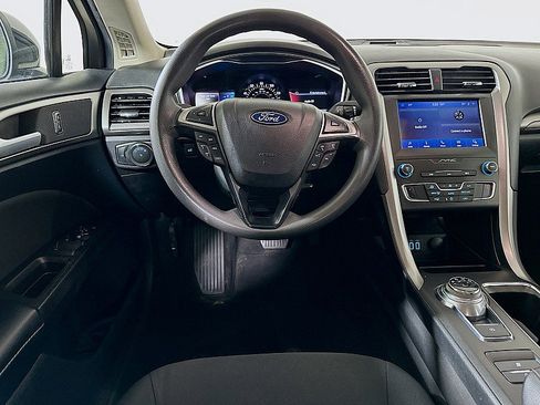 Used 2020 Ford Fusion SE image 21