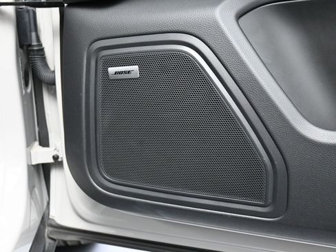 Certified 2025 Porsche Macan image 30