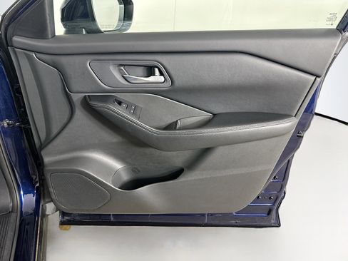 Used 2024 Nissan Rogue SV image 31