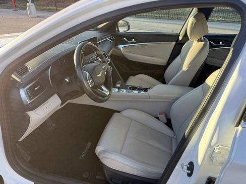 Used 2023 Genesis G70 2.0T image 9