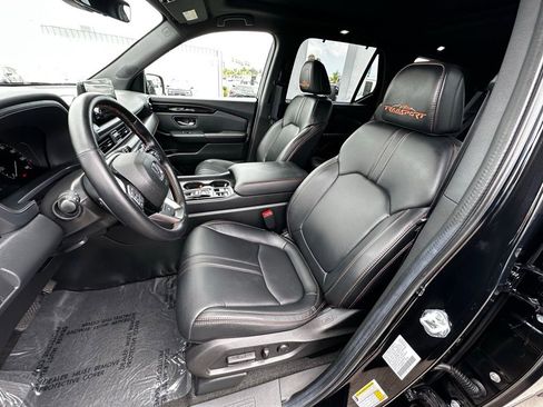 Used 2025 Honda Pilot TrailSport image 17