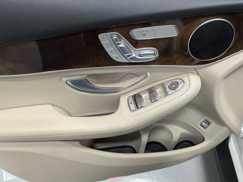 Used 2019 Mercedes-Benz GLC 300 GLC 300 image 36