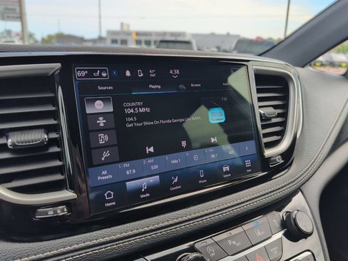 Used 2023 Chrysler Pacifica Touring-L w/ S Appearance Package AWD/4WD image 16