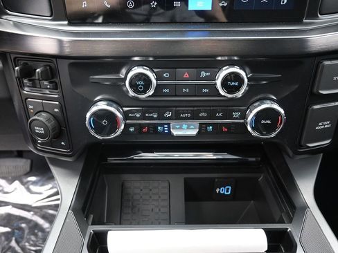 New 2026 Ford F250 Lariat w/ Black Appearance Package AWD/4WD image 9