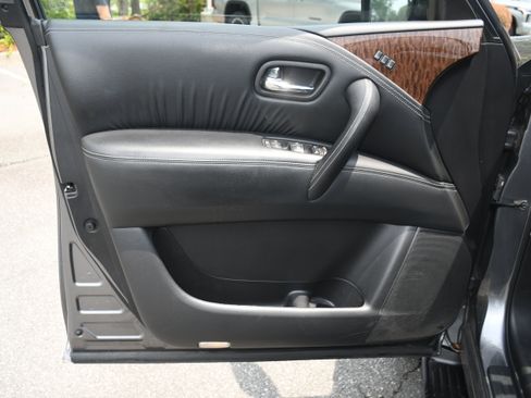 Used 2019 Nissan Armada SL w/ Premium Package AWD/4WD image 10