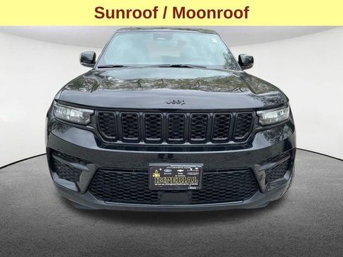 Used 2025 Jeep Grand Cherokee Altitude AWD/4WD image 4